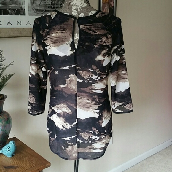 Beautiful sheer 3/4 sleeve XS shirt - Picture 3 of 4